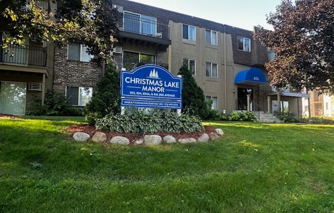 1 bed, 1 bath, 693 sqft, $1,255, Unit 2305