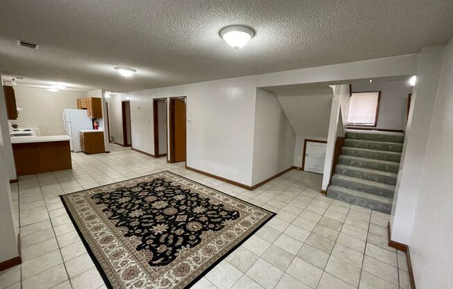 3 beds, 2 baths, $950, Unit C