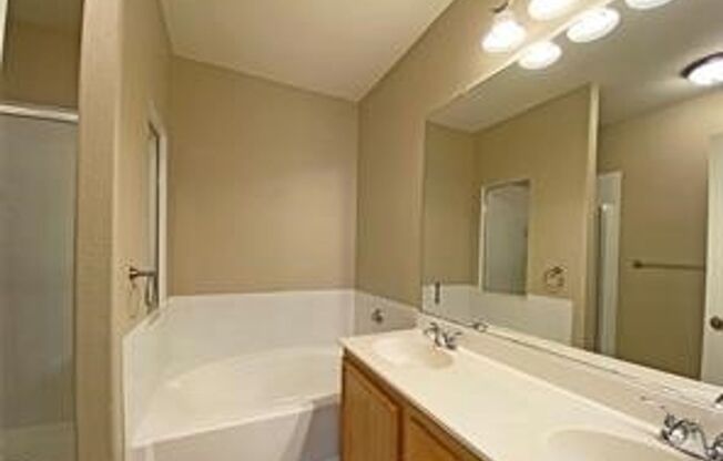 2 beds, 2 baths, $1,600, Unit UNIT 203