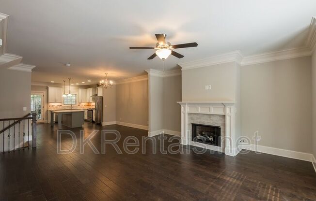 921 HICKORY LEAF CT SE