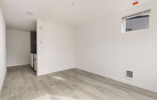 Studio, 1 bath, 301 sqft, $1,182, Unit B07