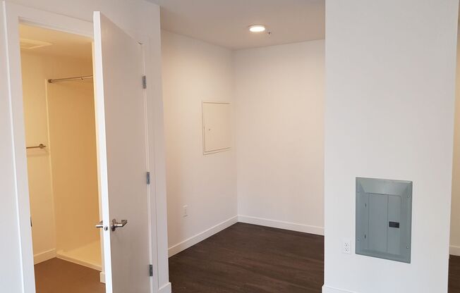 Studio, 1 bath, 355 sqft, $1,233, Unit 407