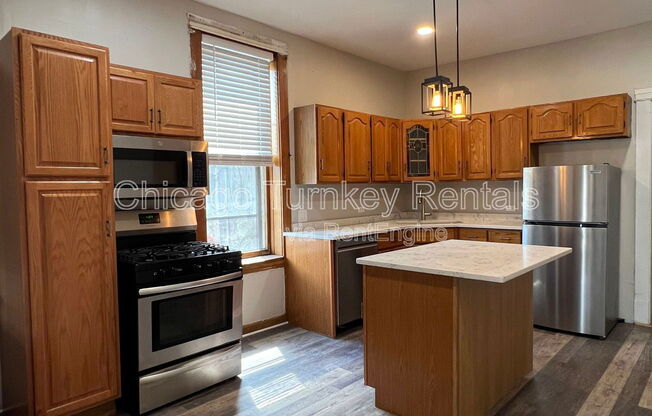 2320 W 23 ST