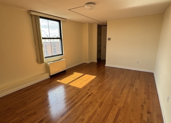 1 bed, 1.5 baths, 950 sqft, $3,450, Unit 802