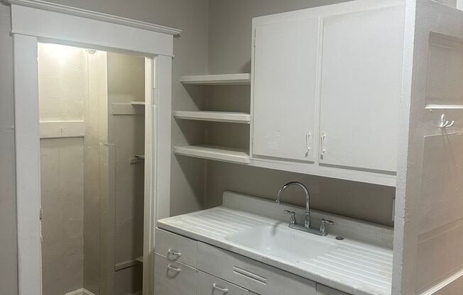 1 bed, 1 bath, 650 sqft, $700, Unit 26