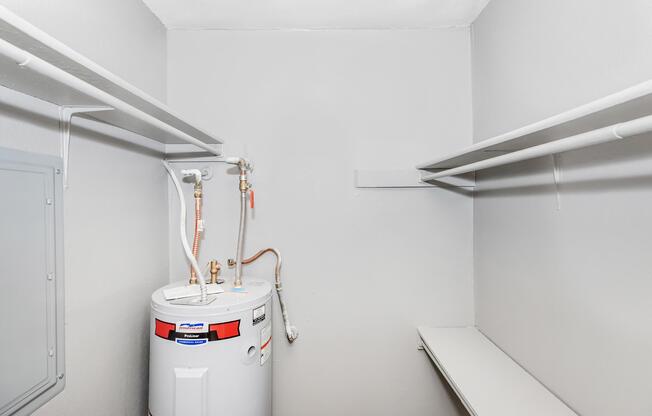 2 beds, 1 bath, 793 sqft, $1,570