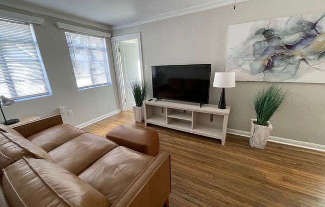 1 bed, 1 bath, 600 sqft, $995, Unit 418 E. 15th - F