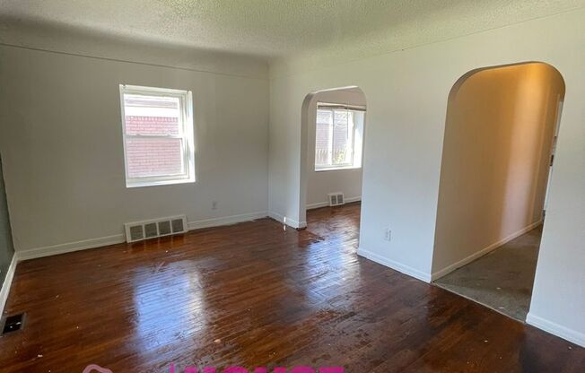 3 BEDS 1 BATH | FREE PRE SCREEN | OVER 1200 SQFT!