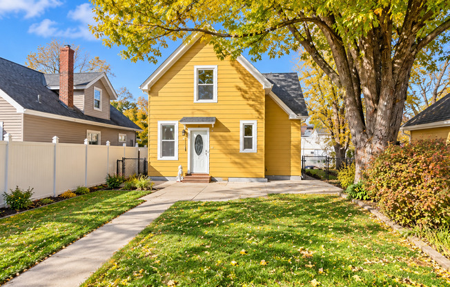 2 Bedroom 1 Bath Single Family Home with 2 Car Garage in West Saint Paul