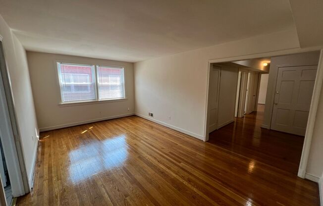 2 beds, 1 bath, $1,550