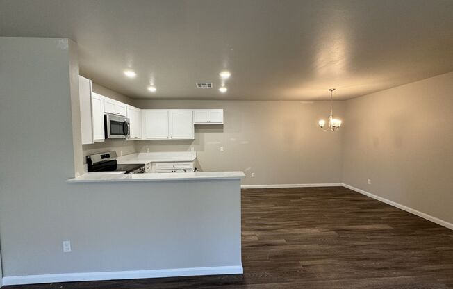 Luxury Brand NEW 3 Bedroom 2 Bathroom in Yukon Schools (2 Car garage) (MOVE IN SPECIAL)