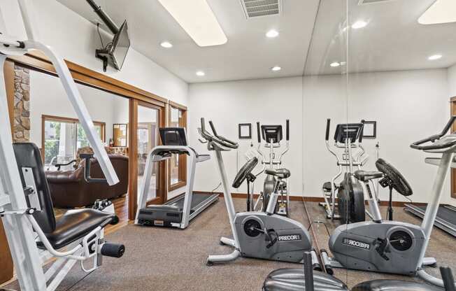 the gym at Ridgewood Apartments in Medford, OR