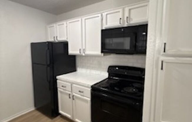 3 beds, 2 baths, 1,147 sqft, $1,795, Unit 11615A