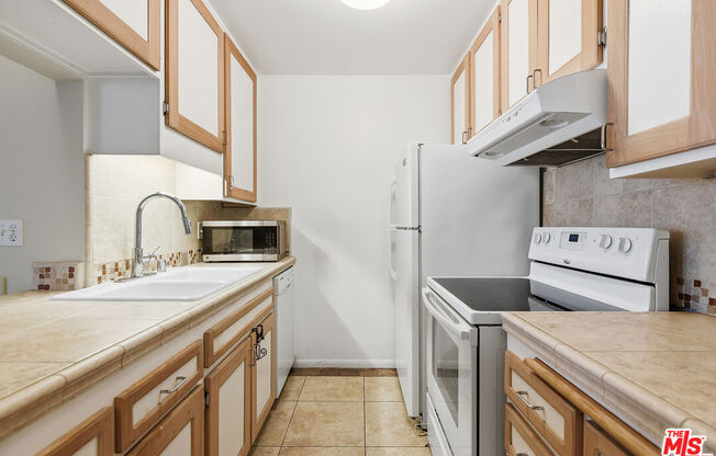 7777 W 91 ST