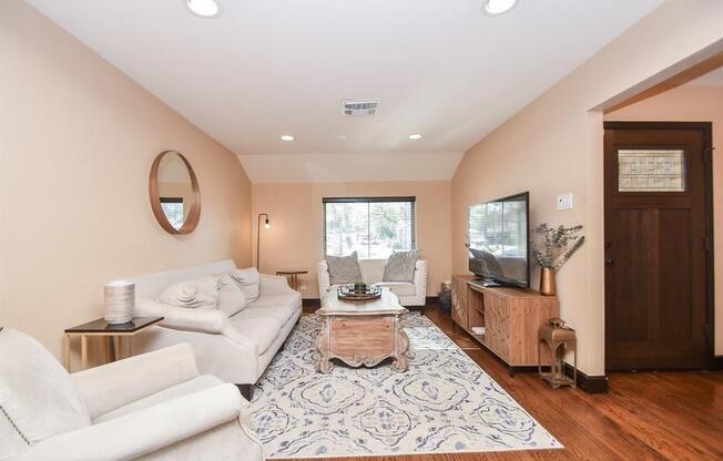 5418 POINCIANA DR