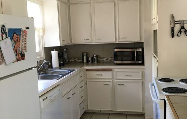 2 beds, 1 bath, $1,295, Unit Front