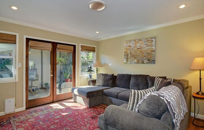 3BD 2BA San Carlos Home, Fabulous Outdoor BBQ Area, 2 Car Garage, Enclosed Sunroom