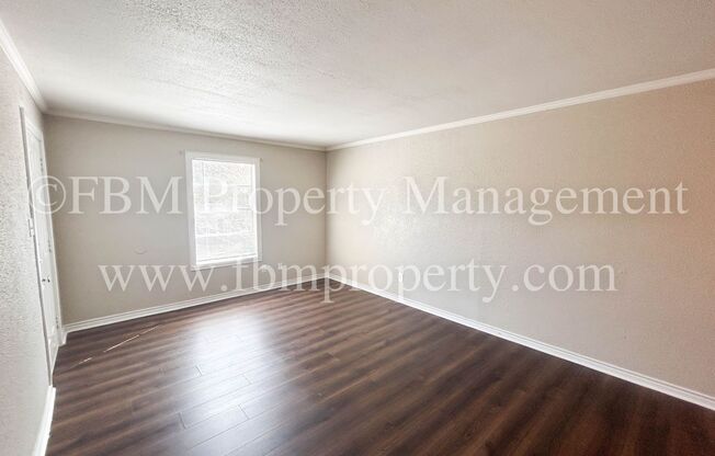 2 beds, 1 bath, $875, Unit 8