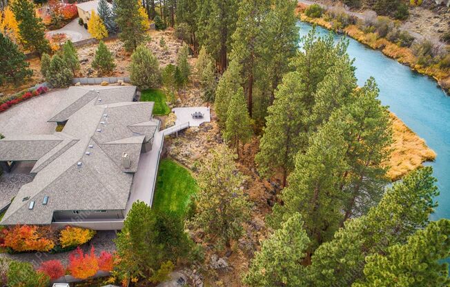 Stunning, one-of-a-kind luxury rental on the Deschutes River!