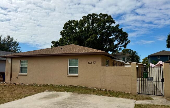 2 BEDROOM 1 BATHROOM IN SOUTH TAMPA !!!