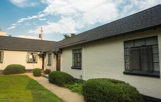 Gorgeous 2 Bed/1 Bath Unit- SHORT TERM LEASE -$1,000.00