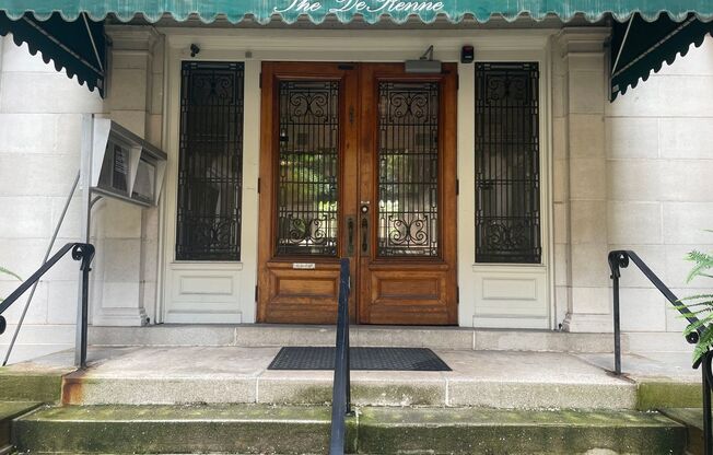 2 beds, 1 bath, $2,150, Unit Unit 15B