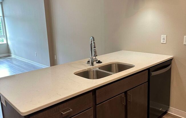 1 bed, 1 bath, 648 sqft, $1,200, Unit 719-402