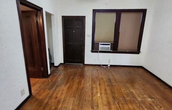 810 W Craig Pl #102 For Rent!