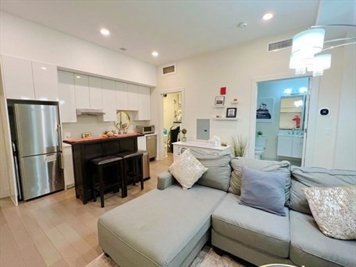 1 bed, 1 bath, 500 sqft, $2,950, Unit 406