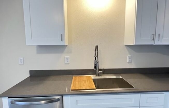 2 beds, 1 bath, $1,500, Unit #06