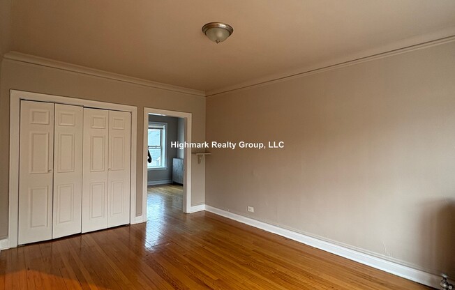4257 W ADDISON