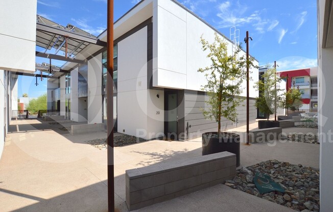 1717 N 1 AVE