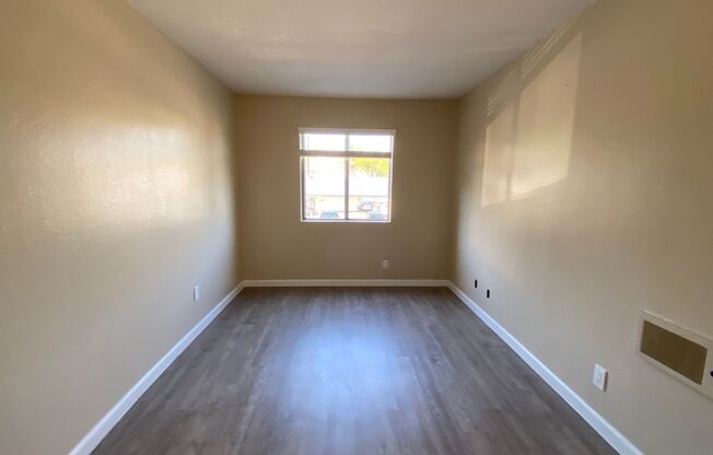 2 beds, 1 bath, $1,995, Unit 4966-08