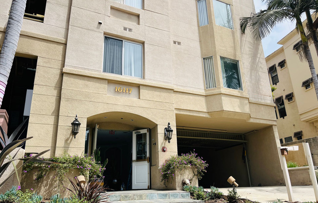 16117 Sunset Blvd