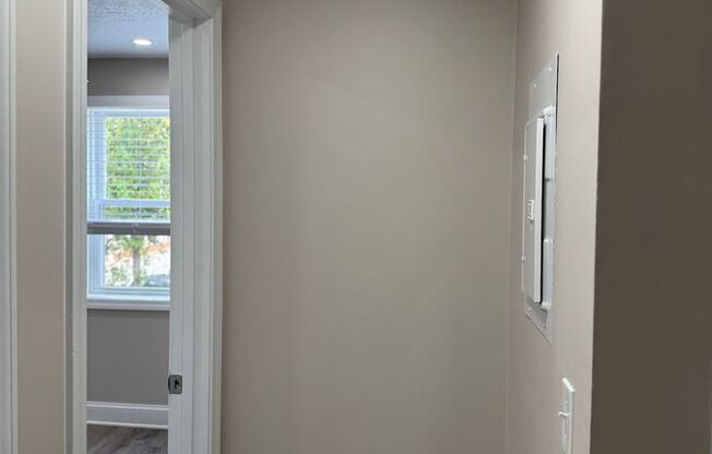 2 beds, 1 bath, 680 sqft, $2,300, Unit 27-25