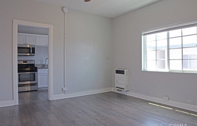3111 KENWOOD AVE