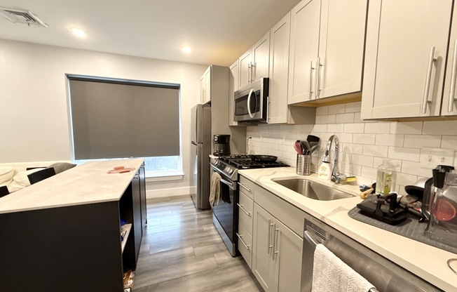 2 beds, 2 baths, 850 sqft, $4,300, Unit 408