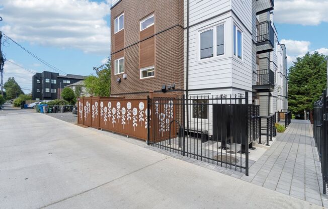 Studio, 1 bath, 144 sqft, $1,049, Unit Unit B3