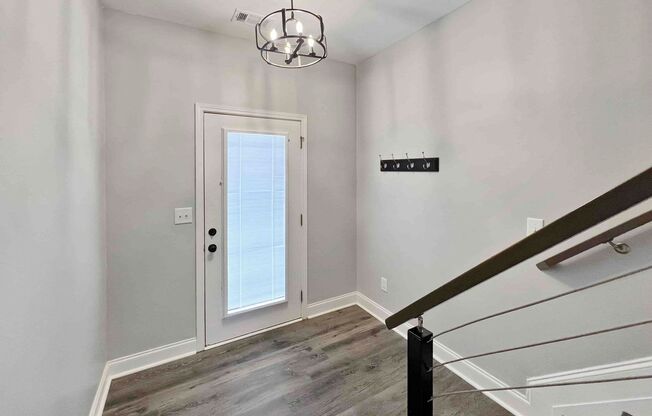 Gorgeous 3 BR/2.5 BA Townhome on Full Unfinished Basement in Woodstock!