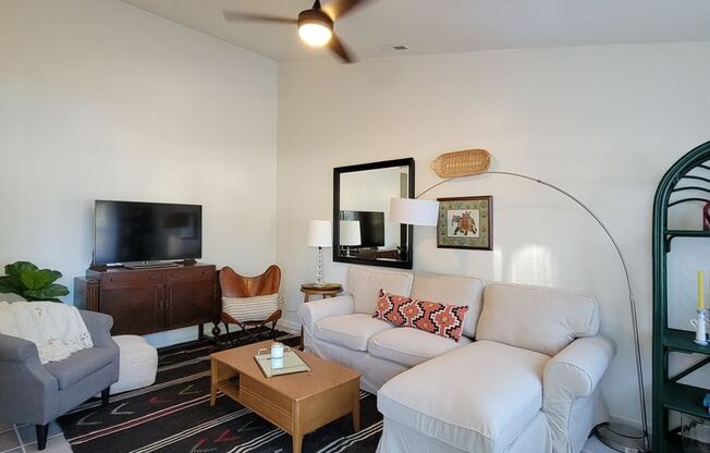 CAROLINA PLACE - Within minutes to Downtown Wilmington, Restaurants, Breweries! Close to Wilmington International Airport and I40-I140.