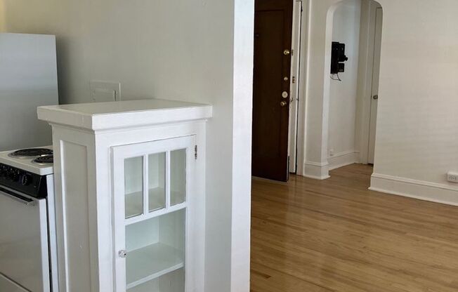Studio, 1 bath, 340 sqft, $1,240, Unit 205