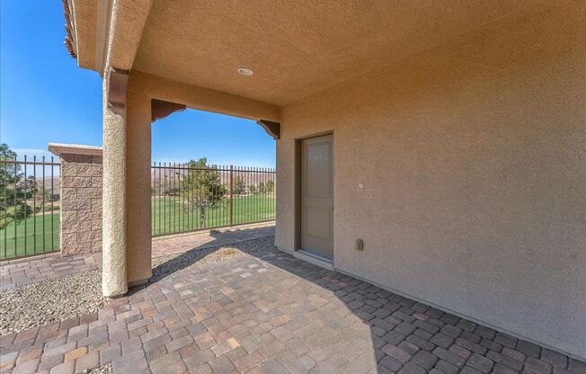 4-Bedroom Tuscany Townhome with Strip & Golf Course Views