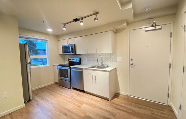 Studio, 1 bath, 175 sqft, $1,999, Unit 329