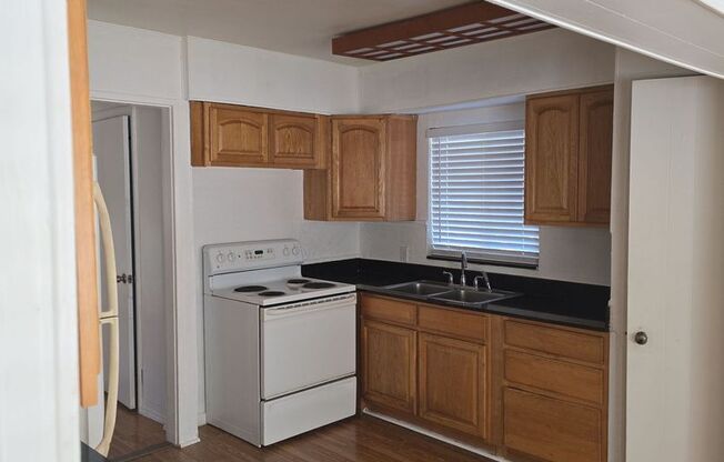 2 beds, 1 bath, $1,600