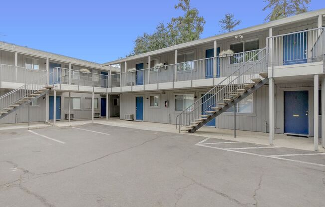 2 Bed / 1 Bath | Oak Park Apartment