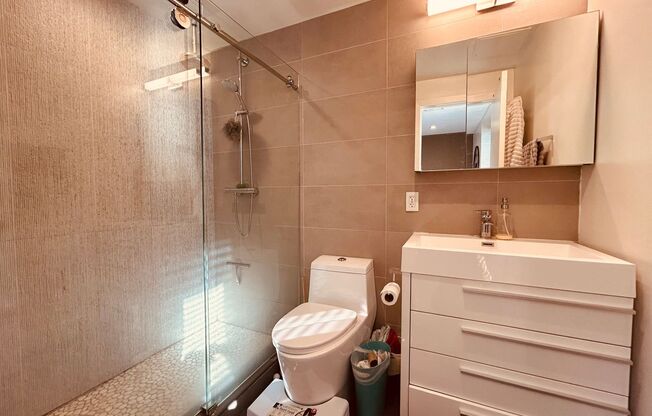 1 bed, 1.5 baths, 784 sqft, $2,150, Unit 404