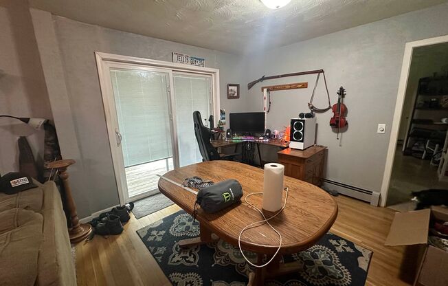 2 beds, 1 bath, $1,050