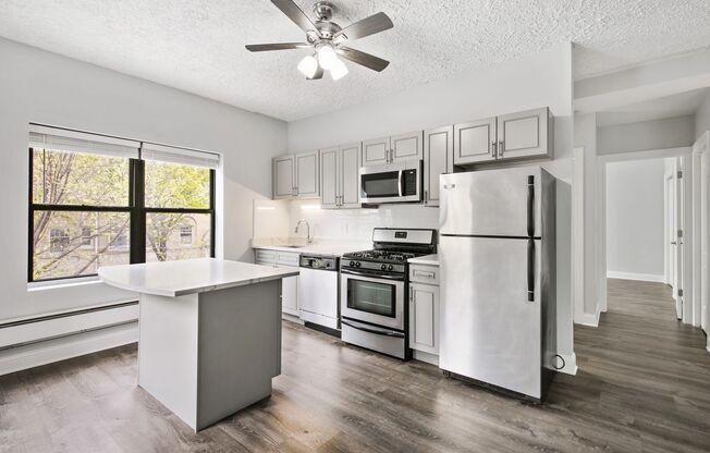 2 beds, 1 bath, 750 sqft, $2,450, Unit 205