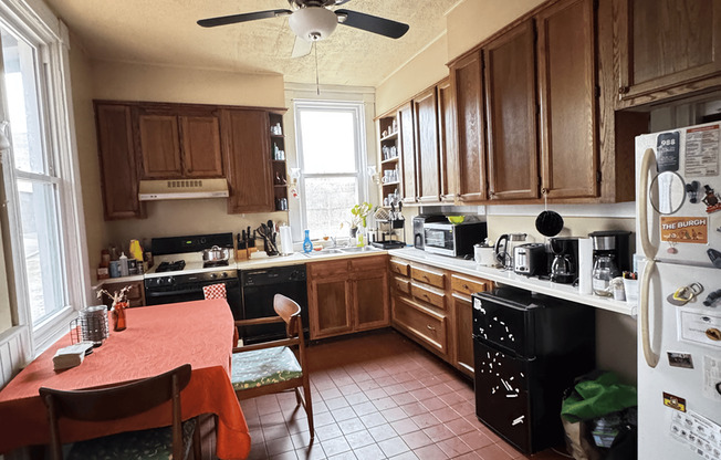 Oakland 3 Bedroom with Parking – Available August 1st, 2026