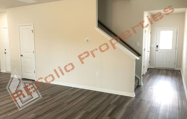 Beautiful 3 Bedroom, 2.5 Bath house w/ 2 Car-Garage in Oak Manor, Garner. Available July 21st!